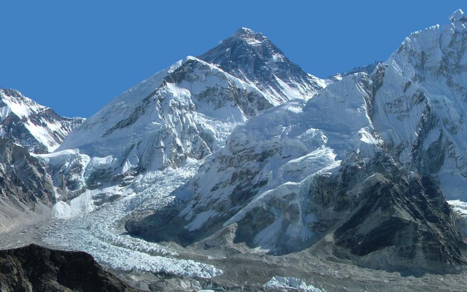 Mount_Everest-wikicommons.jpg