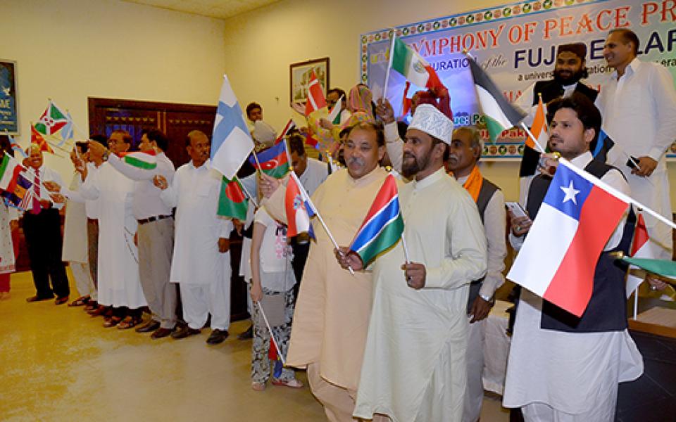 URIPakistan-FujiDec2015-flags.JPG