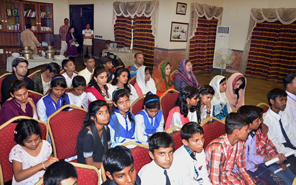 URIPakistan-FujiDec2015-kids.JPG