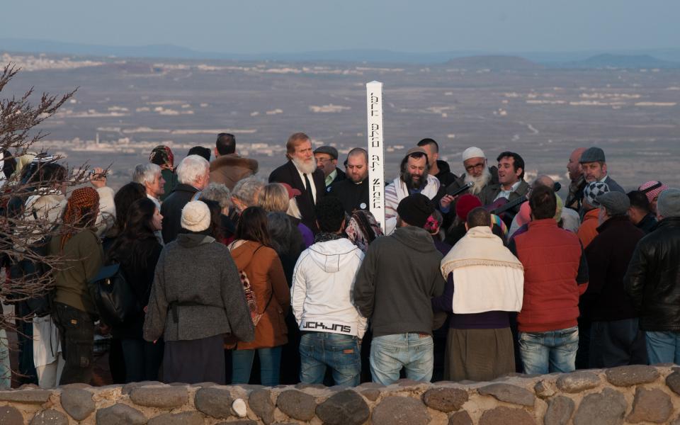 Rabbi Yakov Drori from Tsfat, shares a song in circle for peace.jpg