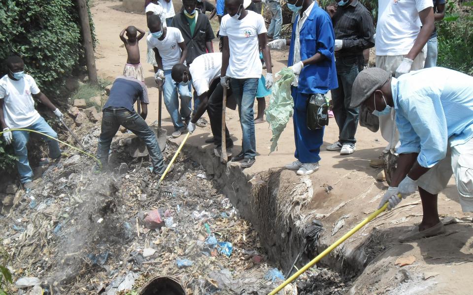 Blantyre Cooperation Circle members volunteer for a garbage cleanup to help the environment.