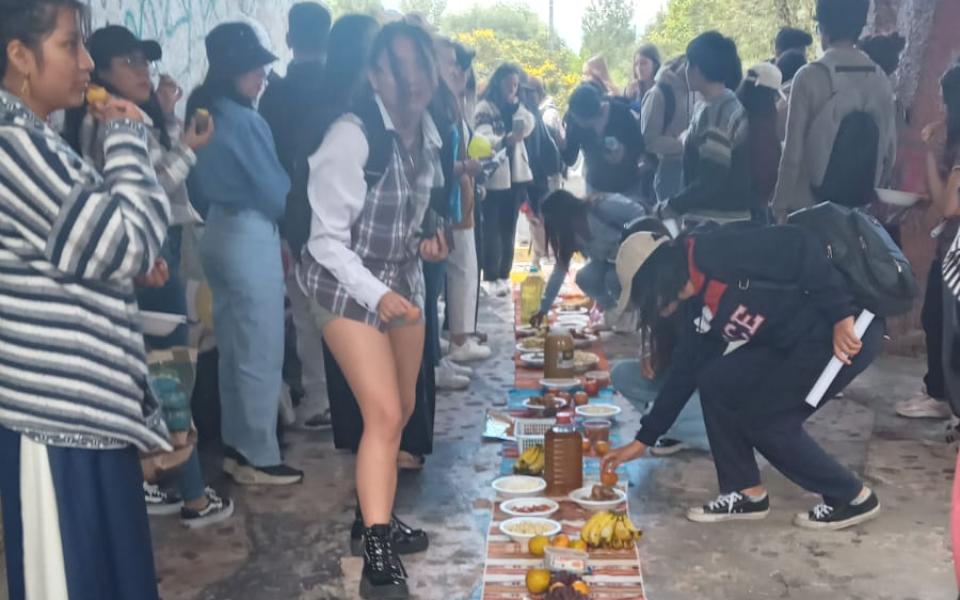 Photo: Members of the CC and the university students sharing food.